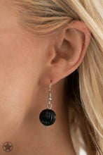 Load image into Gallery viewer, marble-and-black-beads-with-cluster-blockbust