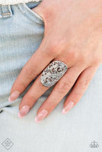 Cargar imagen en el visor de la galería, Pier Paradise - Silver - August 2021 Fashion Fix
