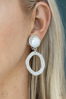 vintage-veracity-white