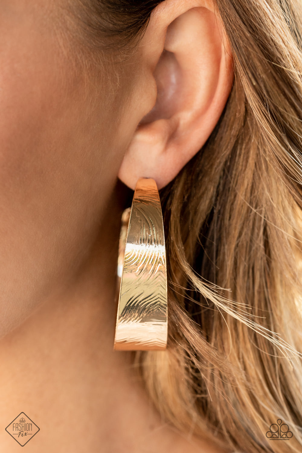 Curve Crushin - Gold - September 2021 Fashion Fix